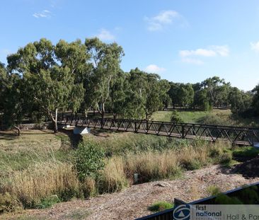 STYLISH THREE BEDROOM TOWNHOUSE - Photo 5