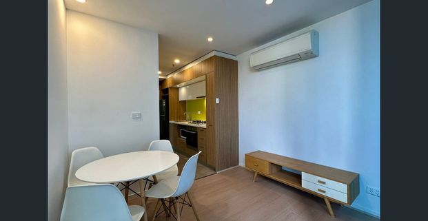 Furnished 3-Bed Apartment in Melbourne CBD - Photo 1