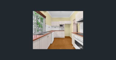 Timeless Queenslander in Prime Location - Photo 5