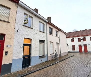 Gerenoveerde rijwoning met koer te huur in Brugge - Photo 2