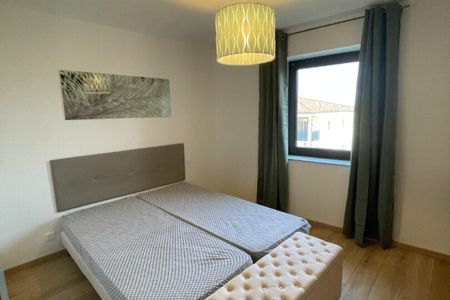 A louer très bel appartement meublé, à 2 pas du centre ville - Photo 4