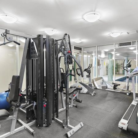 Light-Filled and Spacious Two-Bedroom Apartment - Photo 4