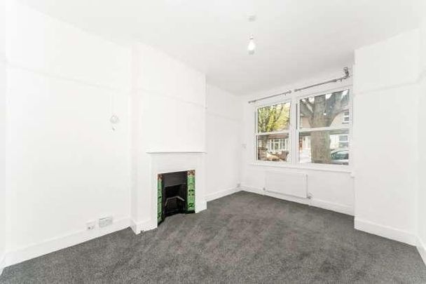 North Avenue, Carshalton, SM5 - Photo 1