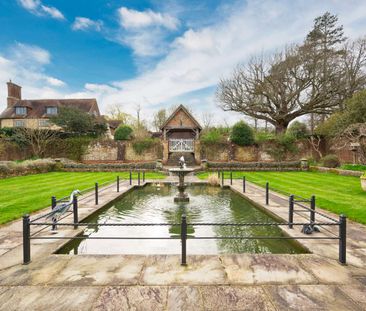 An impressive country home in an extremely sought after location, with extensive grounds, a heated pool and a very high quality internal specification. - Photo 1