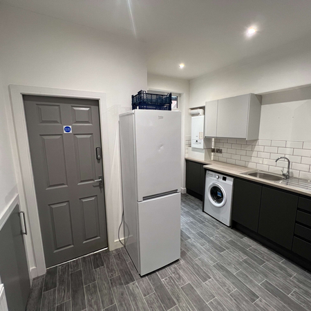 Fern Avenue Room 2 - Photo 3