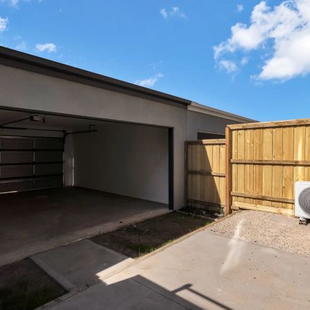 BRAND NEW TARNEIT TOWNHOUSE - Photo 3