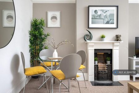 3 bedroom terraced house to rent - Photo 3