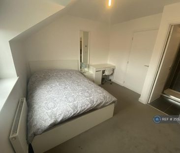 5 bedroom semi-detached house to rent - Photo 5