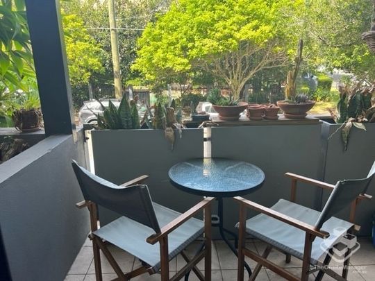 Stylish Riverside Living in the Heart of Teneriffe - Photo 1