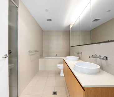 Immaculate Harbourside Living - Photo 6