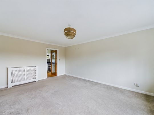 2 bedroom Maisonette in Ray Park Avenue, Maidenhead - Photo 1