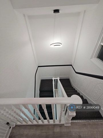 3 bedroom flat to rent - Photo 3