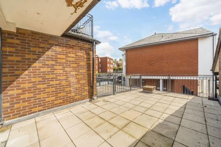 3 bedroom flat to rent - Photo 3