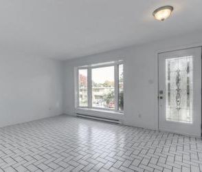 Grand 5 1/2 sur 2 étages à louer à St-Jerôme proche de toutes les c... - Photo 2
