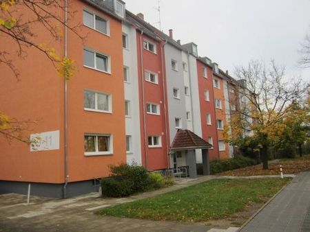 1/2 Grundmiete geschenkt ! Renovierte, großzügige 3-Zimmer-Wohnung mit Balkon - Foto 4