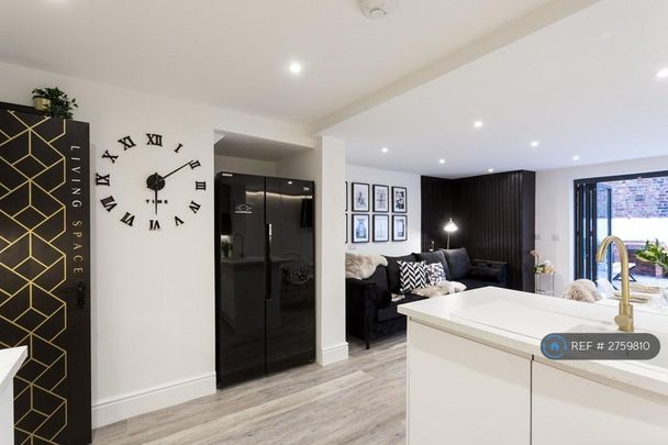 5 bedroom terraced house to rent - Photo 1