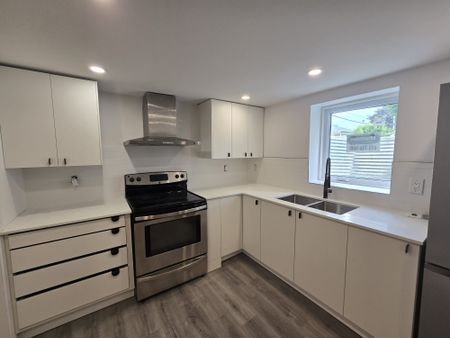 For Lease - 20 Newhaven Street Unit# B, South of Baseline to Knoxdale, Ontario - Photo 2