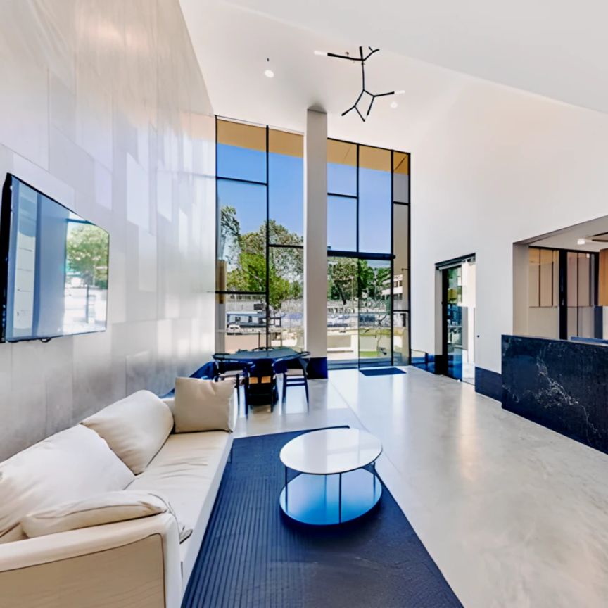 3Bedrooms, 2Bathrooms - Photo 1