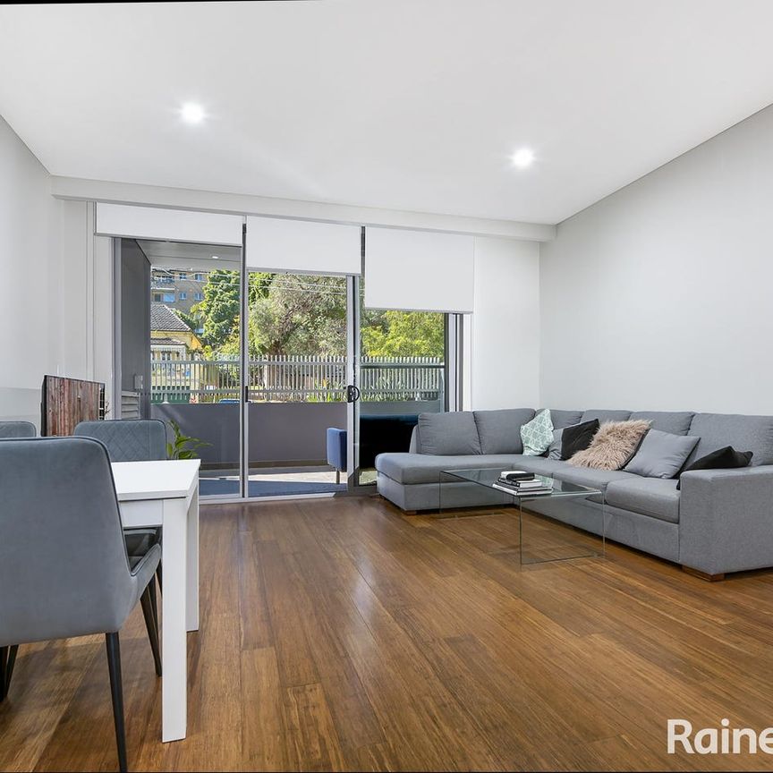 Contemporary Two Bedroom Apartment In The Heart of Marrickville - Photo 1