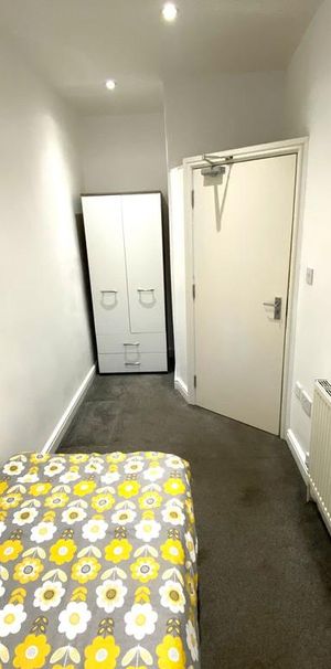 1 bedroom in a house share to rent - Photo 1