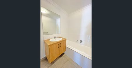 Modern 3-Bedroom Townhouse – Comfort, Style & Convenience - Photo 4