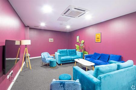 1 bedroom in a flat share to rent - Photo 2