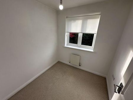 3 bedroom end of terrace house to rent - Photo 4