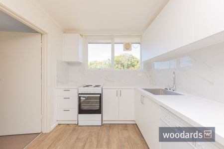 Beautiful 2 Bedroom Hawthorn Apartment - Photo 4