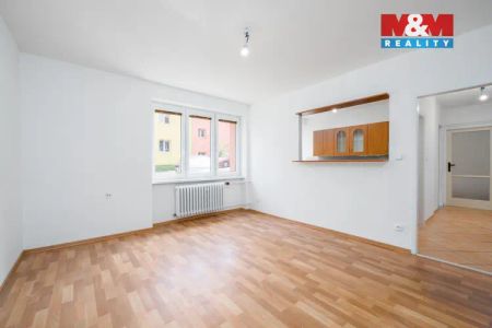 Pronájem bytu 2+1 v Ústí nad Labem, ul. V Jámě - Fotografie 2