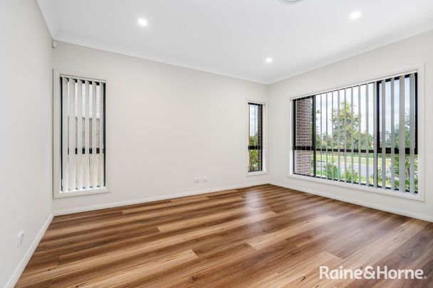 27 Travertine Grove, Gables, NSW 2765 - Photo 1