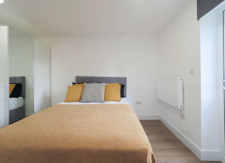 6 bedroom semi-detached house to rent - Photo 2