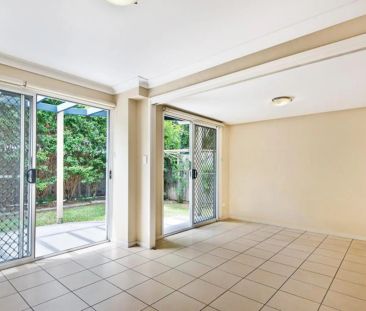 Spacious Three-Level Townhouse in Prime Gaythorne Location - Photo 1