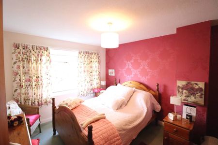 Deeds Grove, High Wycombe - Photo 2
