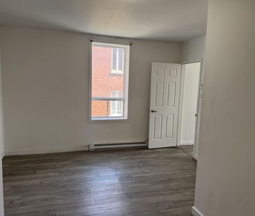 Immeuble - 103-105 King Est 3 Et Demi - Centre-ville De Sherbrooke - Photo 3