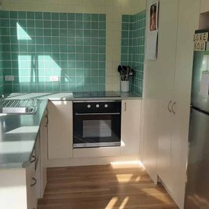 Spacious Family Home in Massey - Photo 3