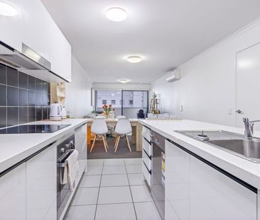 EXECUTIVE STYLE - TOP FLOOR - 2 BEDROOM APARTMENT - Photo 6