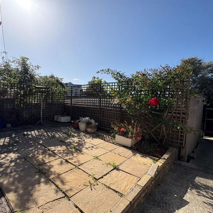 6 bedroom terraced house to rent - Photo 1