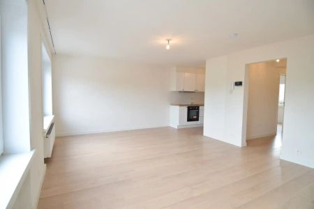 Vernieuwd appartement met 2 slaapkamers in Kortrijk - Photo 2
