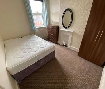3 bedroom end of terrace house to rent - Photo 4