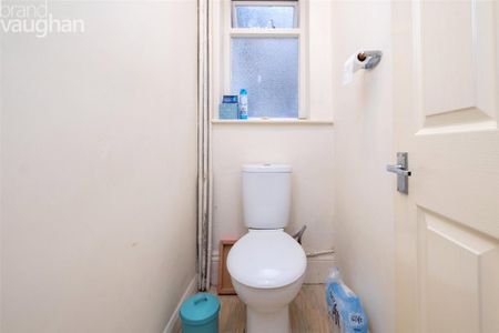 3 bedroom flat to rent - Photo 3