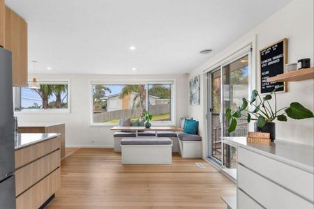 Great family home with superb coastal views! - Photo 5