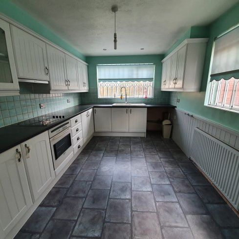 BARSTABLE EAST, BASILDON - Photo 1