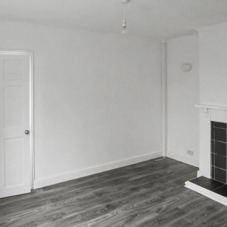 2 bedroom end of terrace house to rent - Photo 1