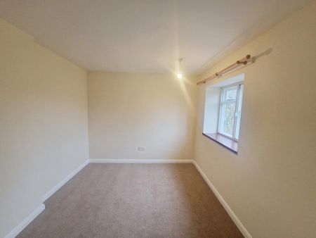 4 bedroom detached house to rent - Photo 4