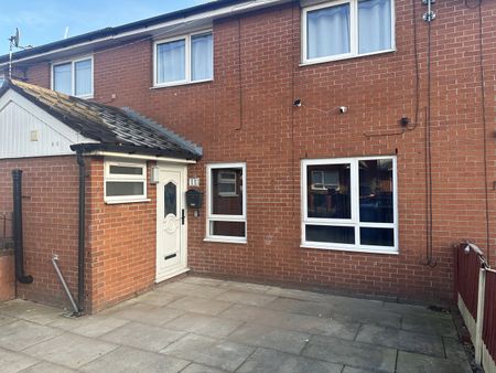 3 Bed Terraced House, Wodens Avenue, M5 - Photo 3