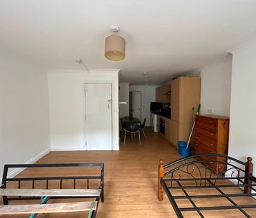 Studio Flat, Walworth Road, SE17 - Photo 5