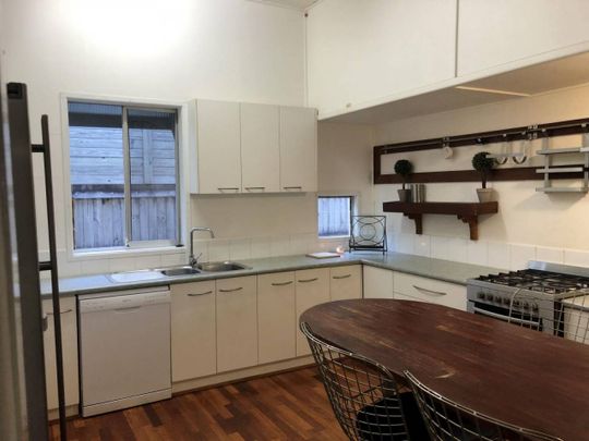 Large residence, close to all amenities - Photo 1