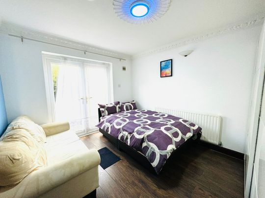 RM1 Bartlett Close | Poplar | London | E14 6LH - Photo 1