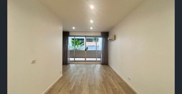 Spectacular Port Melbourne Location - Photo 1