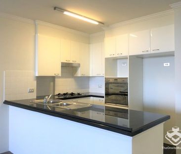 Modern Apartment in the Heart of Chatswood - Photo 4